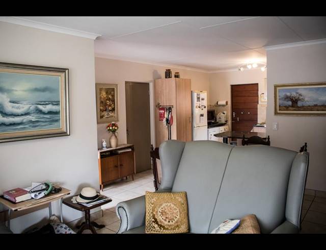 2 BEDROOM TOWNHOUSE FOR SALE IN ELDORAIGNE